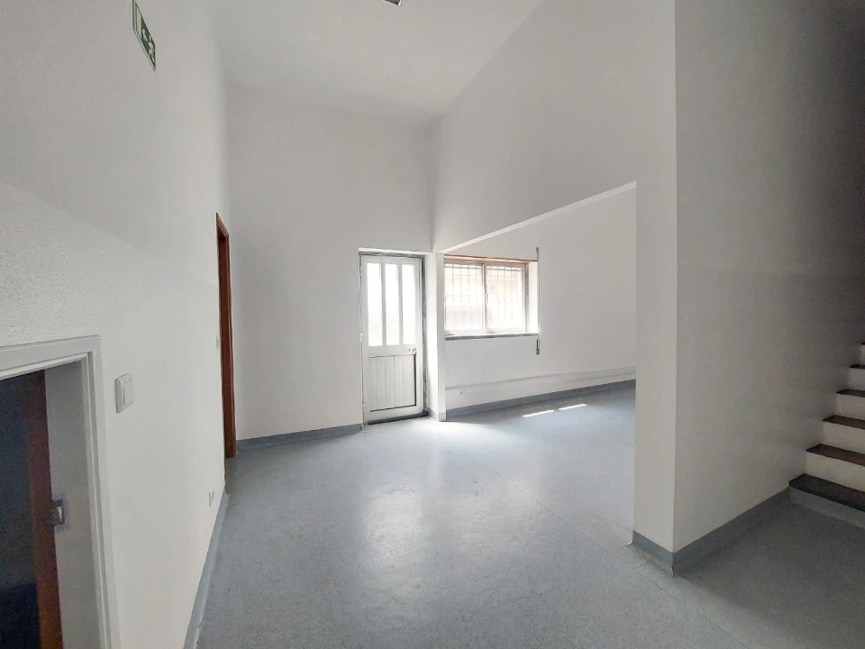 Loja para Arrendamento em Pombal Foto 2