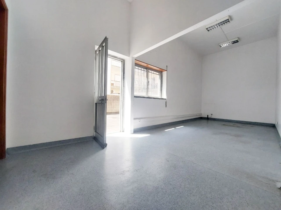 Loja para Arrendamento em Pombal Foto 11