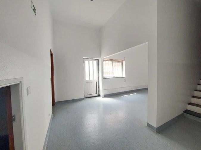 Loja para Arrendamento em Pombal Foto 2