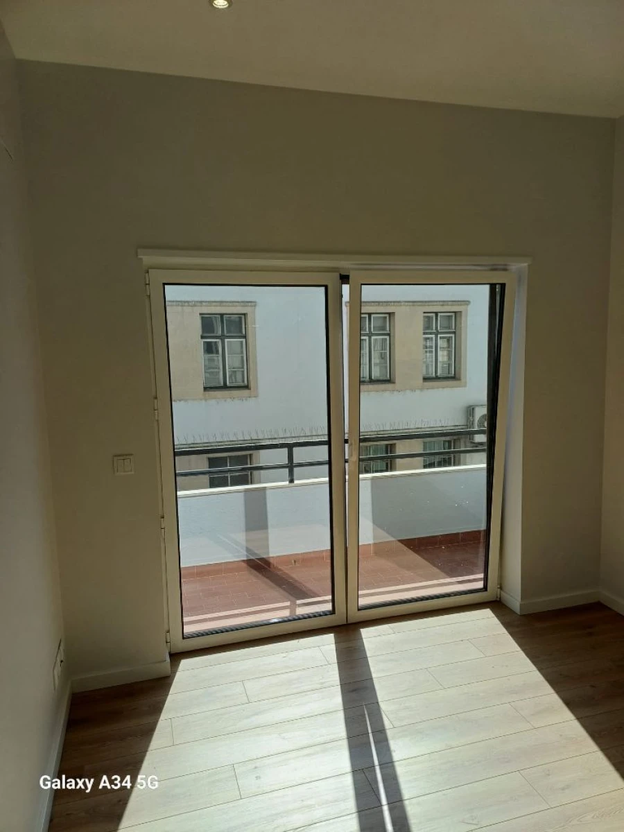 Apartamento T1 para Arrendamento em Pombal Foto 8