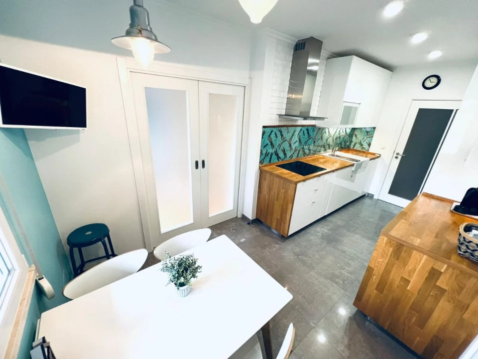 Quarto para Arrendamento em Santo António dos Cavaleiros Foto 4