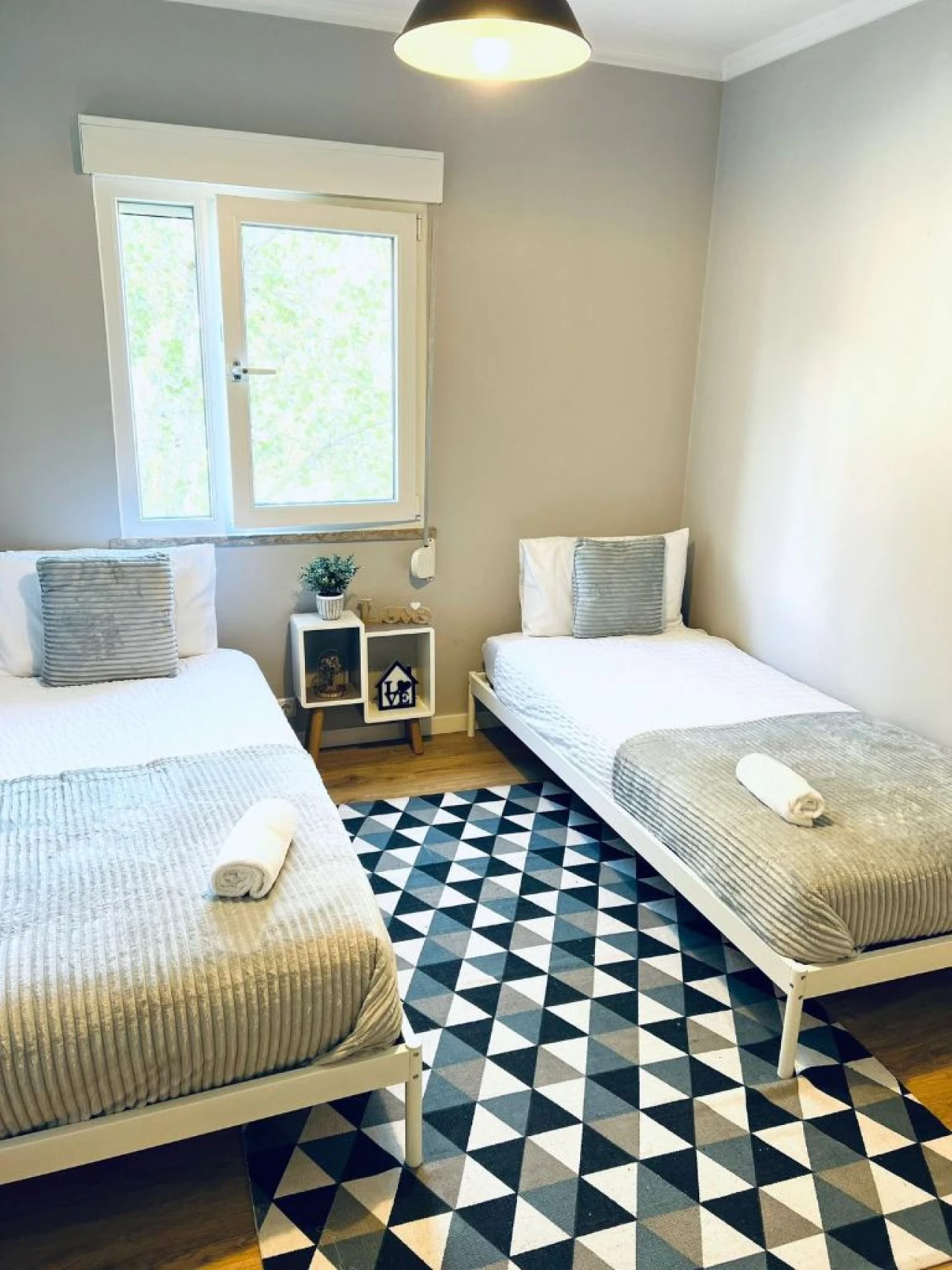 Quarto para Arrendamento em Santo António dos Cavaleiros Foto 15