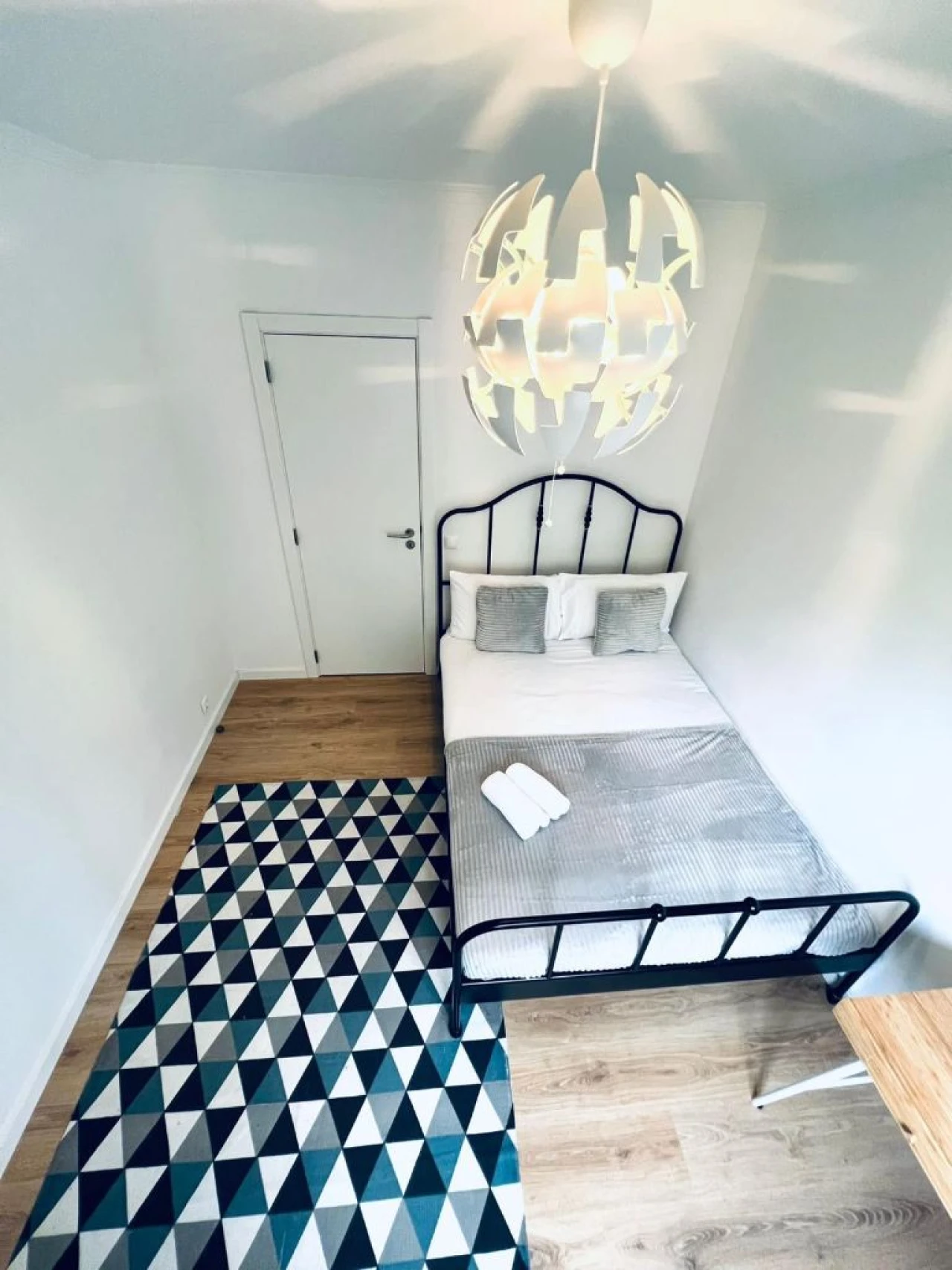 Quarto para Arrendamento em Santo António dos Cavaleiros Foto 17