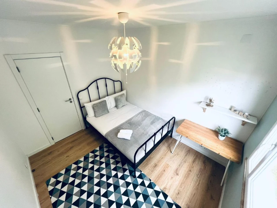 Quarto para Arrendamento em Santo António dos Cavaleiros Foto 16