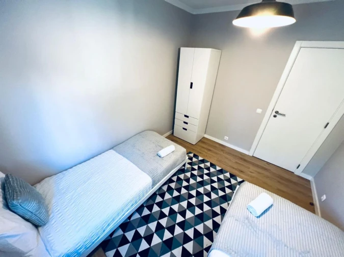 Quarto para Arrendamento em Santo António dos Cavaleiros Foto 6