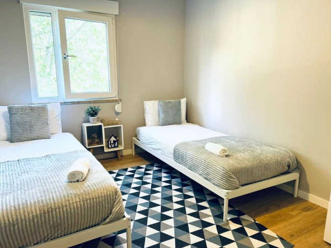 Quarto para Arrendamento em Santo António dos Cavaleiros Foto 9