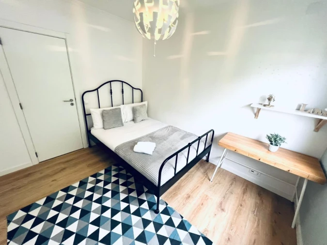 Quarto para Arrendamento em Santo António dos Cavaleiros Foto 10