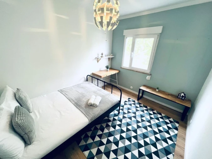 Quarto para Arrendamento em Santo António dos Cavaleiros Foto 13