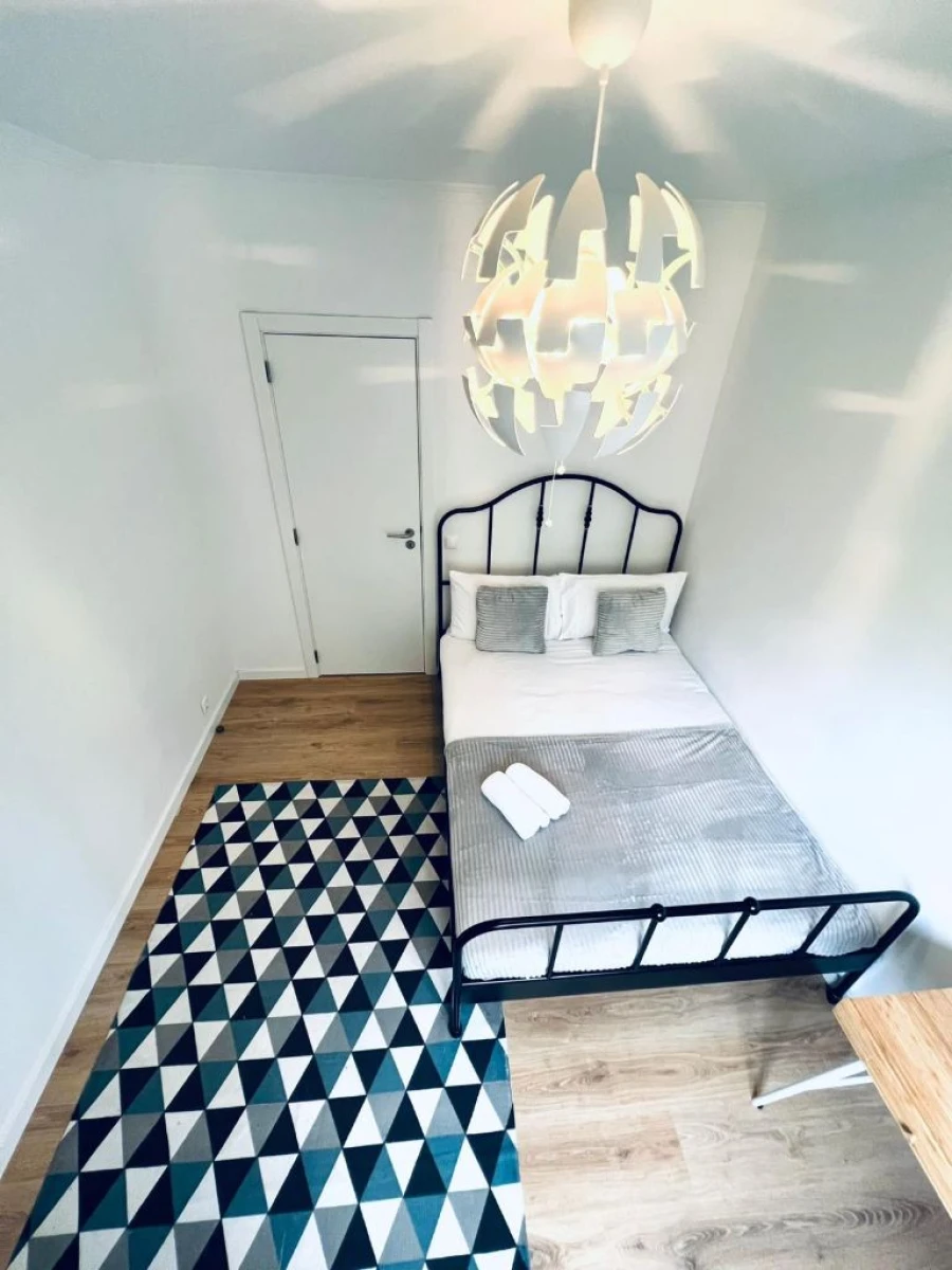 Quarto para Arrendamento em Santo António dos Cavaleiros Foto 17