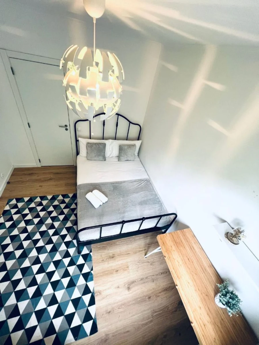 Quarto para Arrendamento em Santo António dos Cavaleiros Foto 18