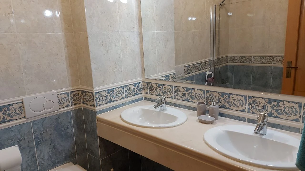 Apartamento T4 para Arrendamento em Faro Foto 25