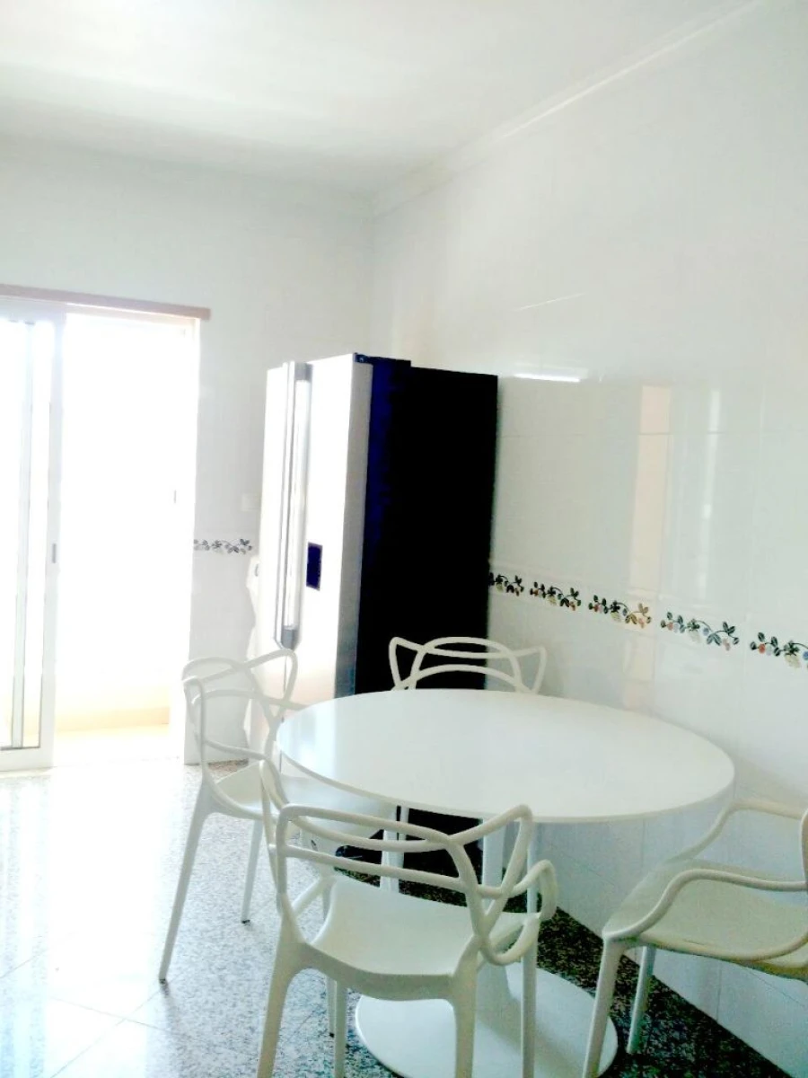 Apartamento T4 para Arrendamento em Faro Foto 15