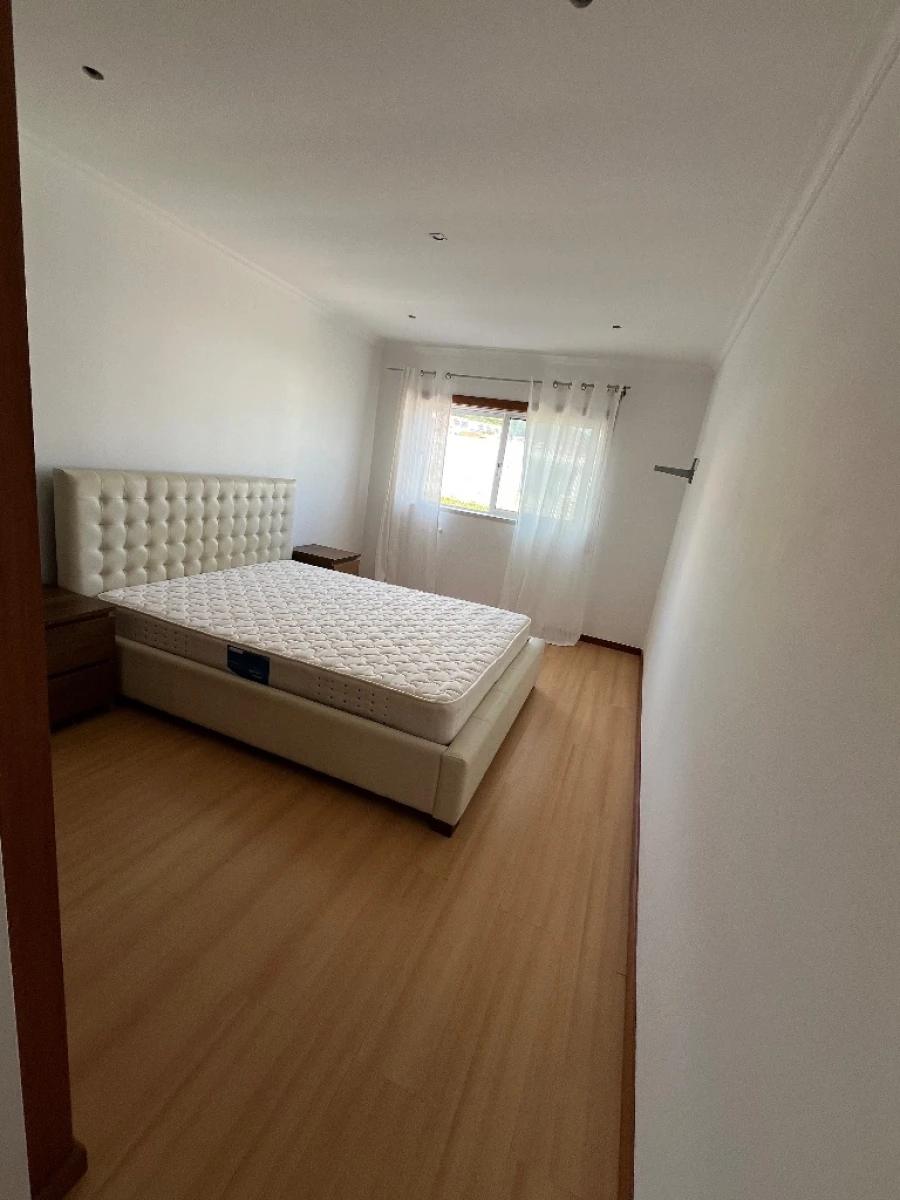 Apartamento T3 para Arrendamento em Salir do Porto Foto 10
