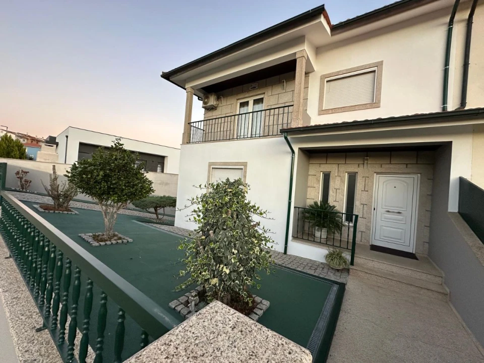 Moradia T4 para Venda em Chaves Foto 3