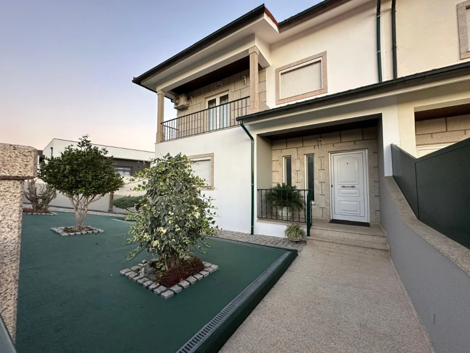 Moradia T4 para Venda em Chaves Foto 1