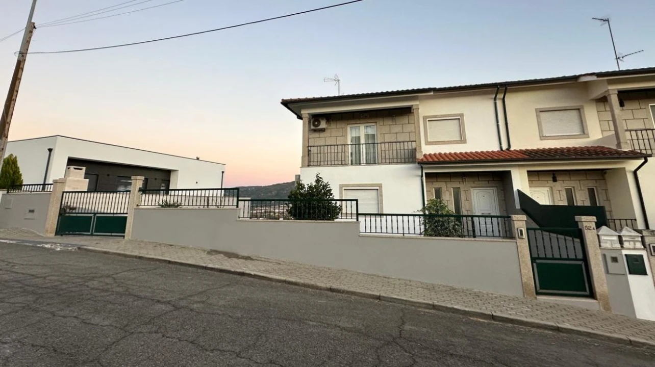 Moradia T4 para Venda em Chaves Foto 5