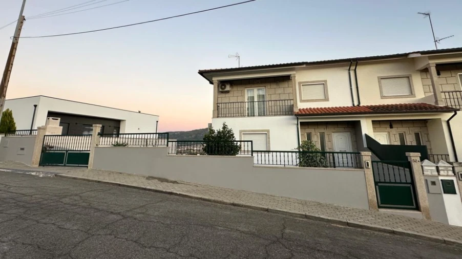 Moradia T4 para Venda em Chaves Foto 5
