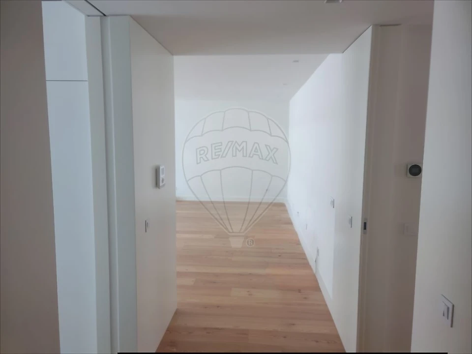 Apartamento T3 para Arrendamento em Senhora da Hora Foto 11