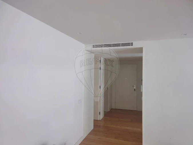 Apartamento T3 para Arrendamento em Senhora da Hora Foto 8