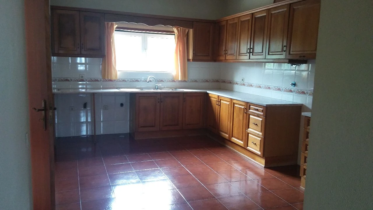 Moradia T1 para Arrendamento em Cabeças Foto 9