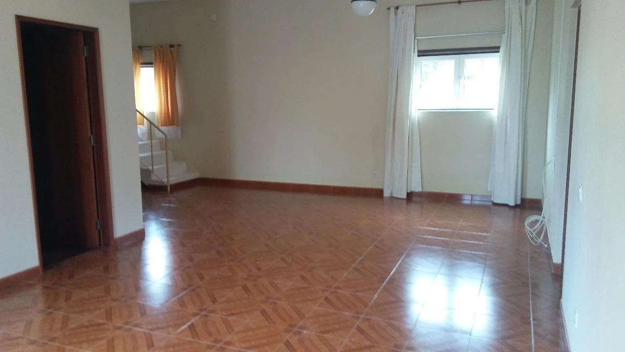 Moradia T1 para Arrendamento em Cabeças Foto 5