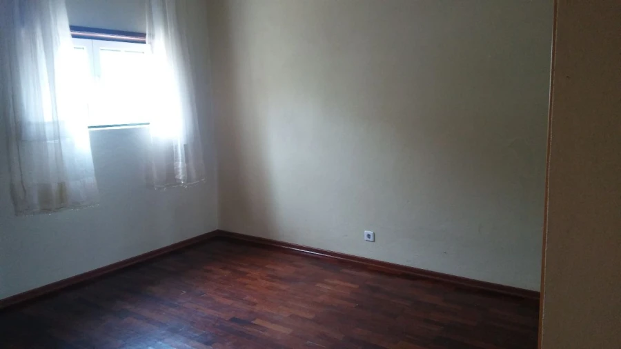 Moradia T1 para Arrendamento em Cabeças Foto 6