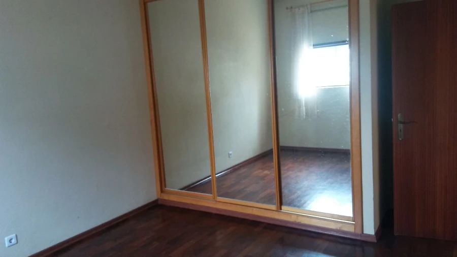 Moradia T1 para Arrendamento em Cabeças Foto 7