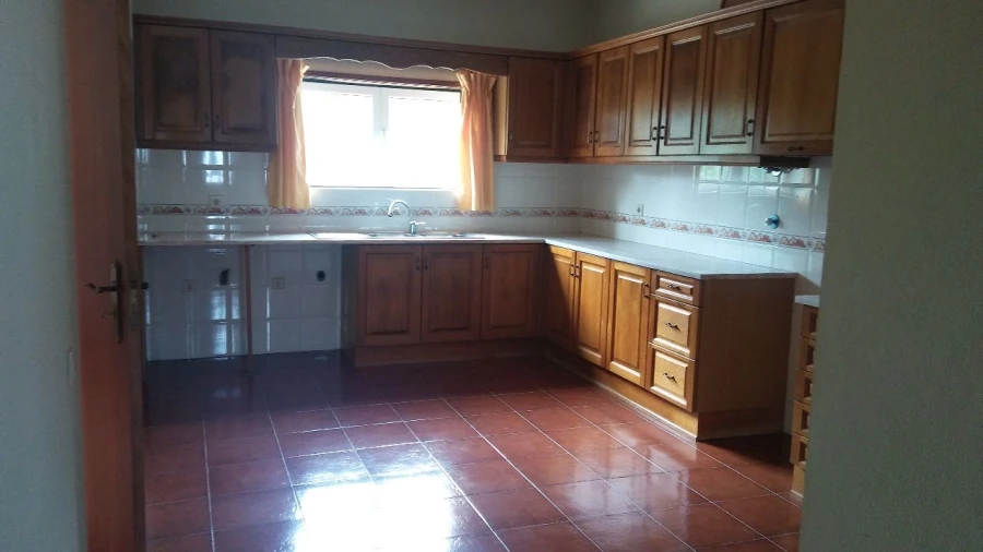 Moradia T1 para Arrendamento em Cabeças Foto 9