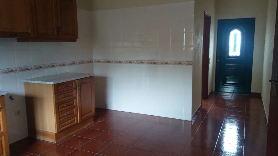 Moradia T1 para Arrendamento em Cabeças Foto 10