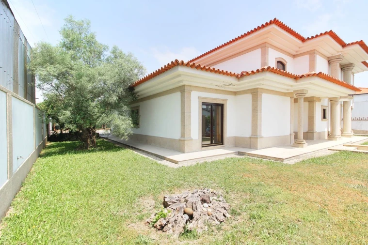 Moradia T6 para Venda em Sobrosa Foto 7