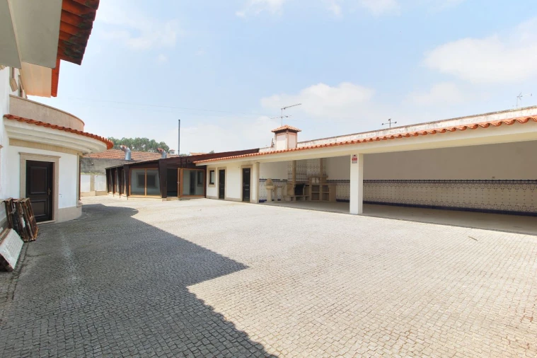 Moradia T6 para Venda em Sobrosa Foto 18