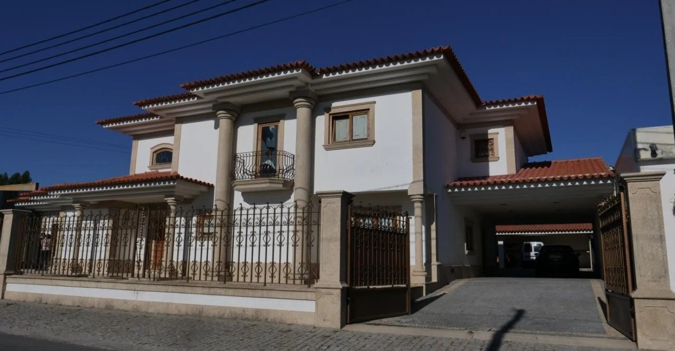 Moradia T6 para Arrendamento em Sobrosa Foto 1