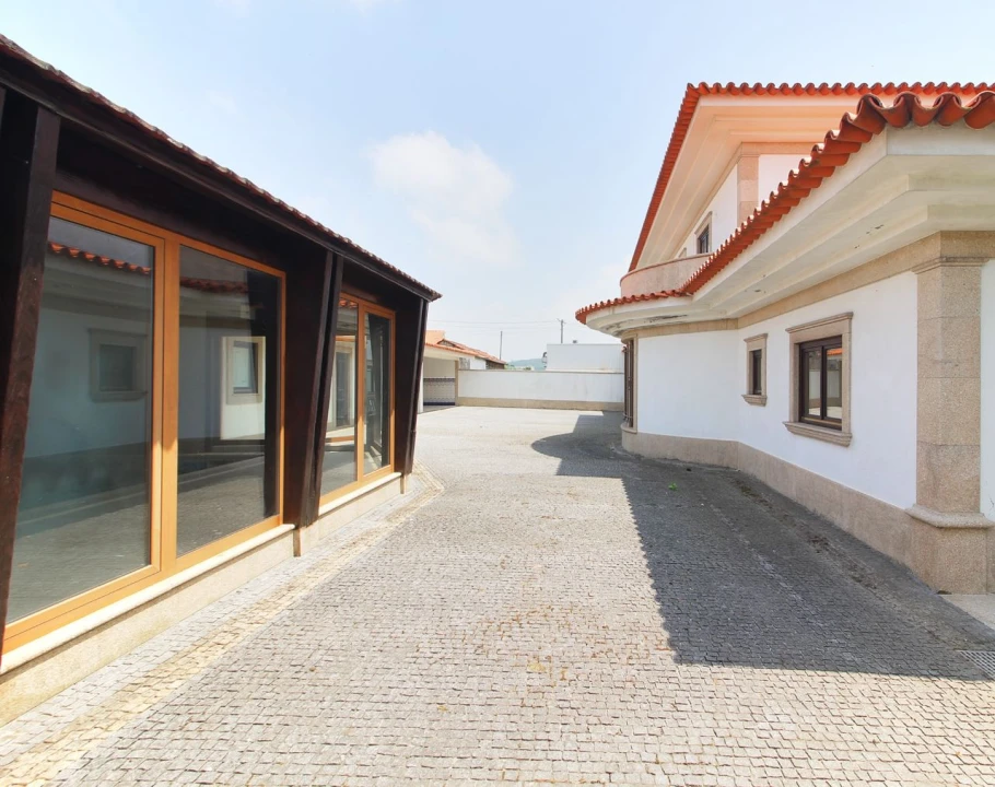 Moradia T6 para Arrendamento em Sobrosa Foto 4