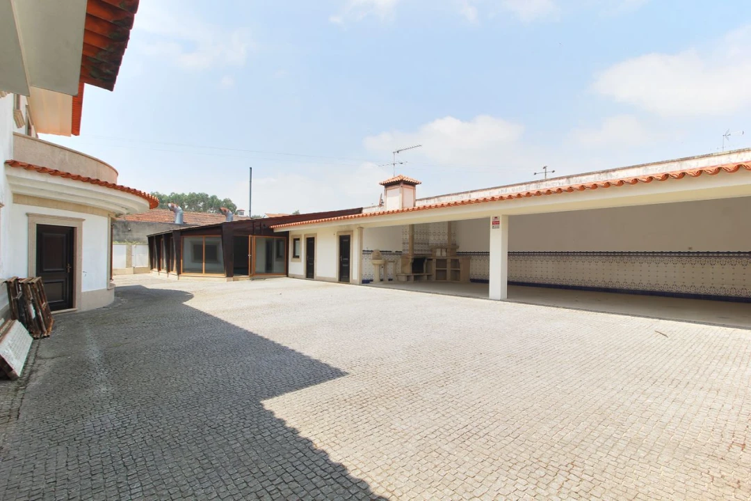 Moradia T6 para Arrendamento em Sobrosa Foto 7