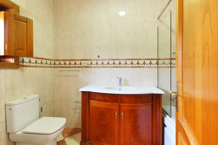 Moradia T6 para Arrendamento em Sobrosa Foto 16