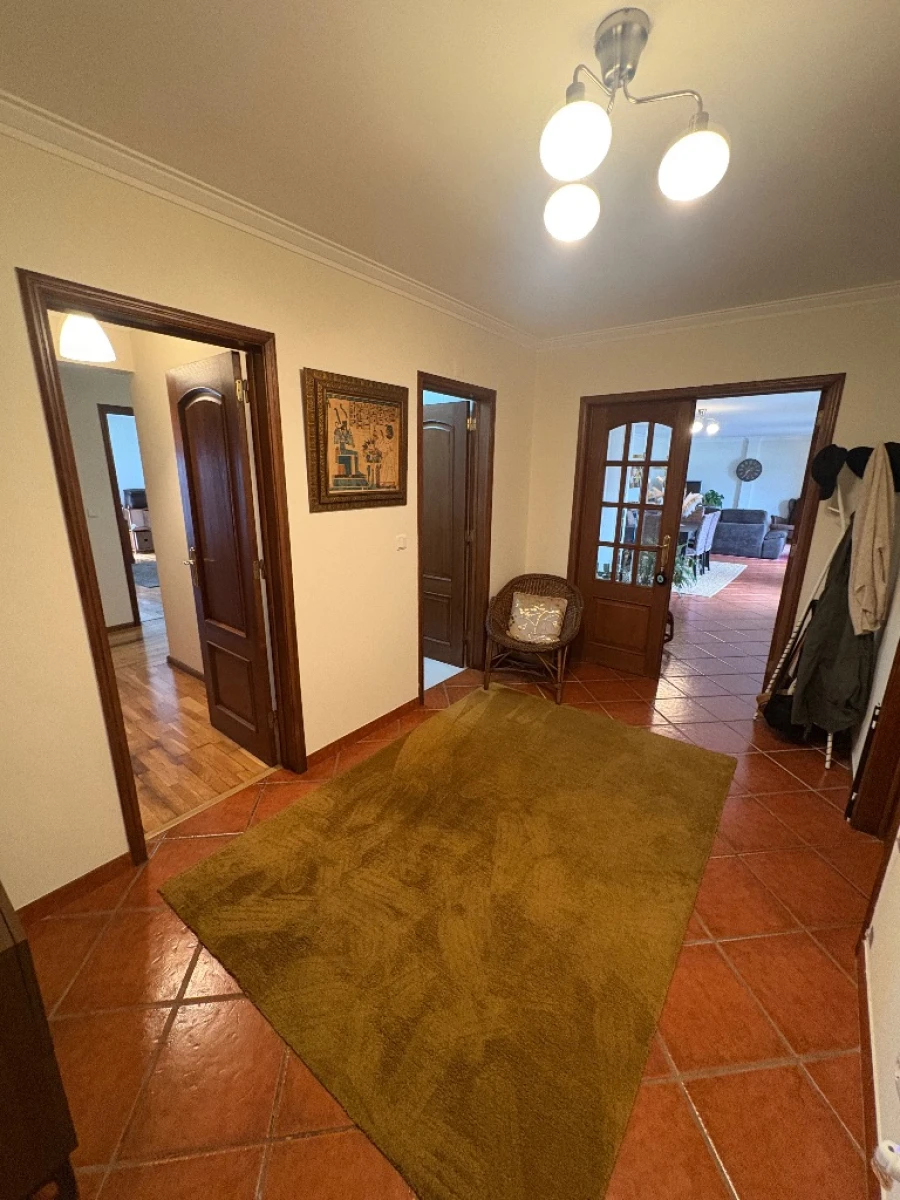 Apartamento T4 para Venda em Venda do Pinheiro Foto 3