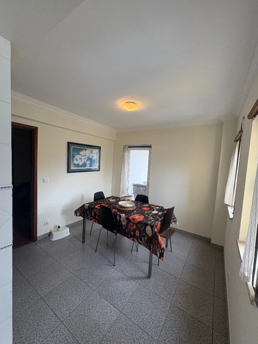 Apartamento T4 para Venda em Venda do Pinheiro Foto 9