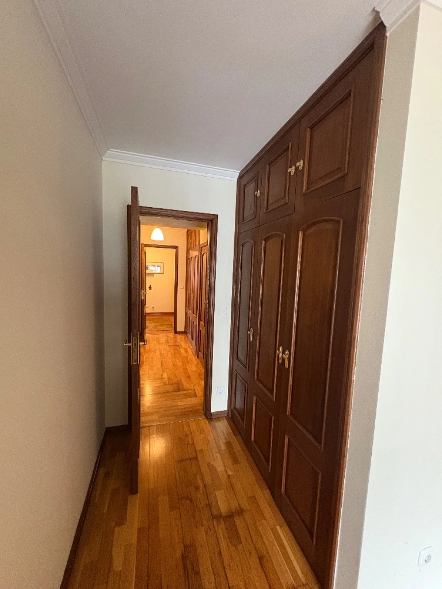 Apartamento T4 para Venda em Venda do Pinheiro Foto 14