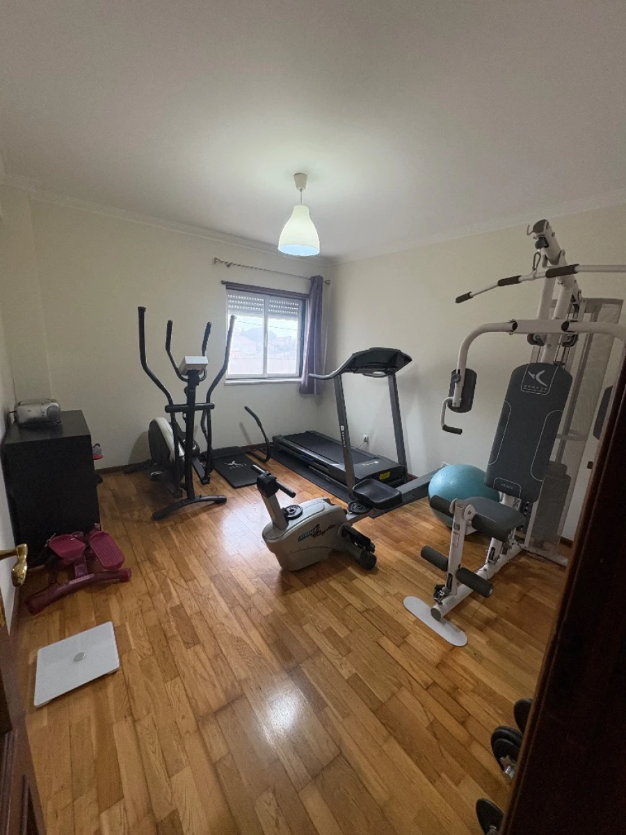 Apartamento T4 para Venda em Venda do Pinheiro Foto 16