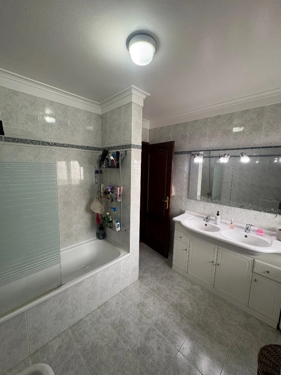 Apartamento T4 para Venda em Venda do Pinheiro Foto 20