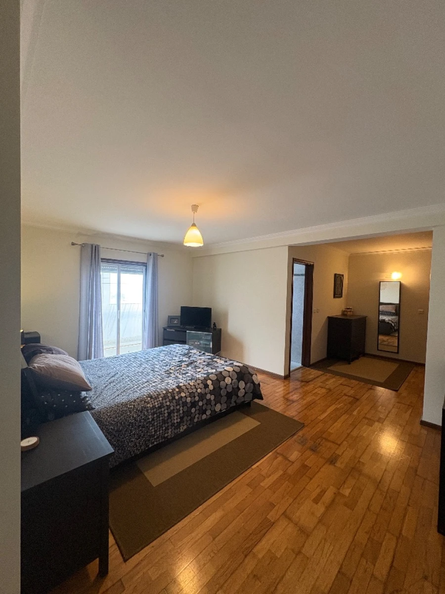 Apartamento T4 para Venda em Venda do Pinheiro Foto 18