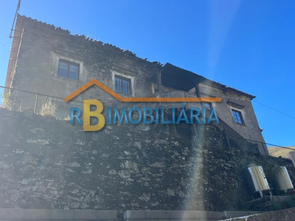 Moradia T6 para Venda em Rio de Frades Foto 1