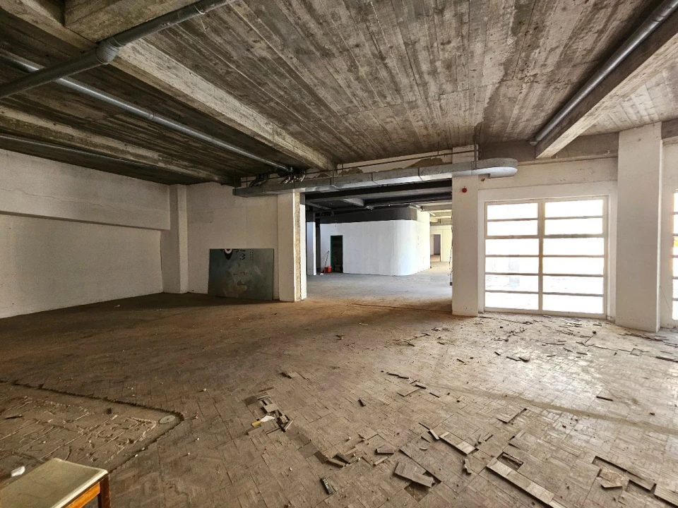 Loja para Arrendamento em Algés Foto 5