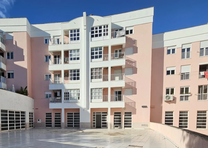 Loja para Arrendamento em Algés Foto 8