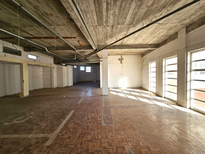 Loja para Arrendamento em Algés Foto 4