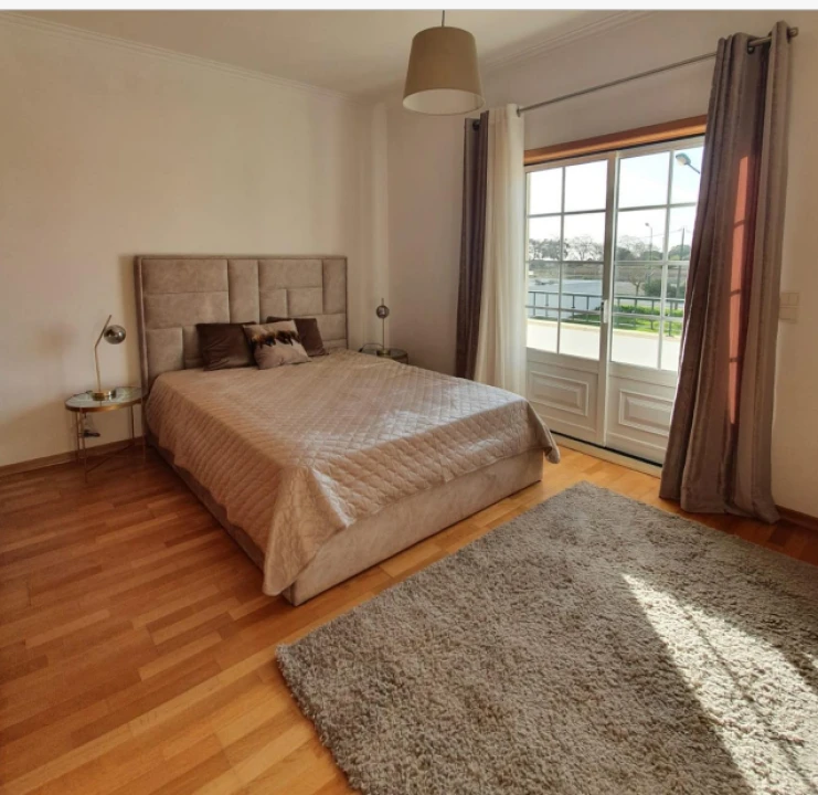 Moradia T4 para Arrendamento em Atalaia Foto 14