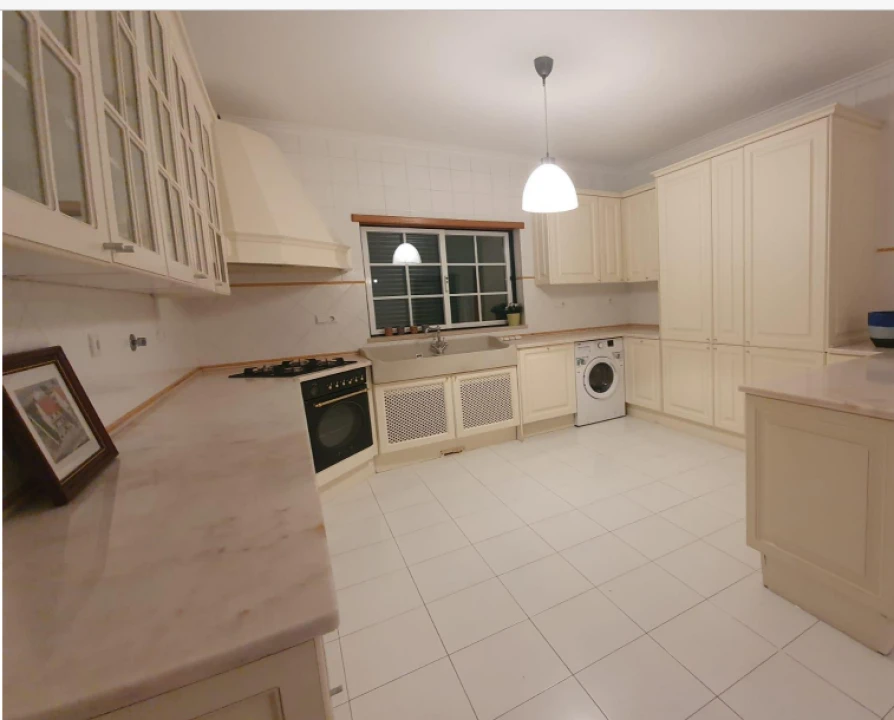 Moradia T4 para Arrendamento em Atalaia Foto 6