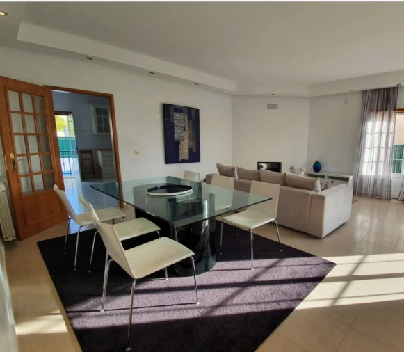 Moradia T4 para Arrendamento em Atalaia Foto 10