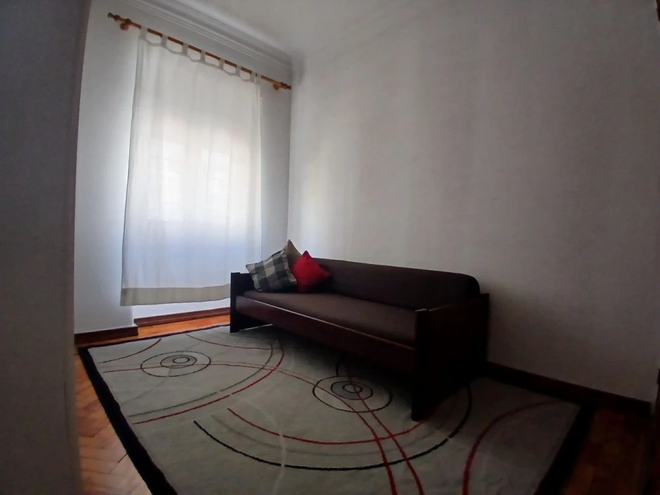 Apartamento T2 para Arrendamento em Benfica Foto 4