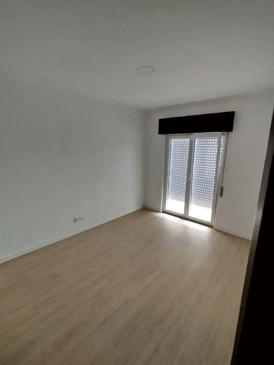 Apartamento T3 para Arrendamento em Setúbal Foto 13